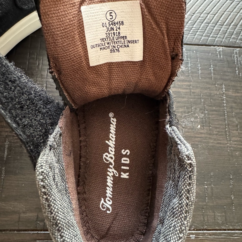 Tommy Bahama Sneaker Boots, Toddler Size 5, Black, Worn once - Picture 6 of 6